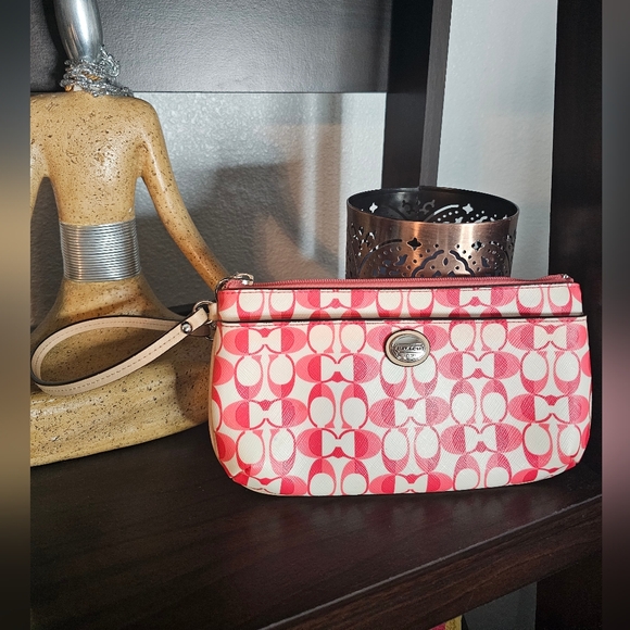 Coach Peyton Dream C Wristlet Leather Pomegranate F50590 EUC - Picture 2 of 13